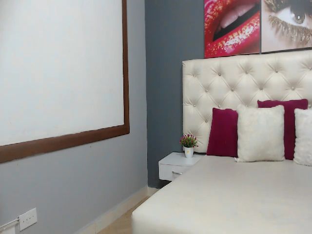 Live sex webcam photo for Mellanysquirt #270835417