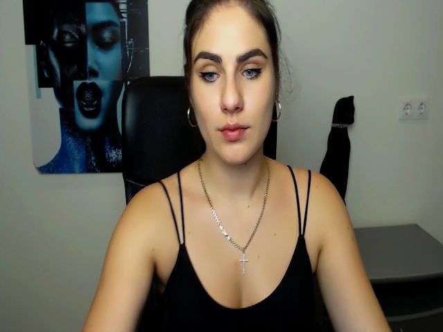 Live sex webcam photo for MollyKiss_ #270840312