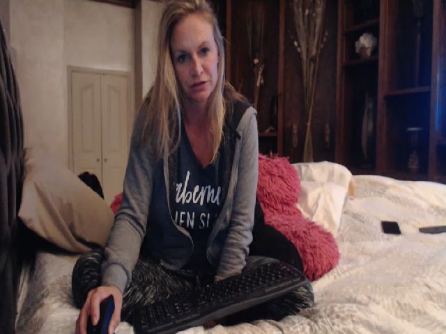 Live sex webcam photo for Autumn_Blonde #270830753