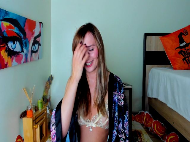 Live sex webcam photo for KatBirdie #270841631