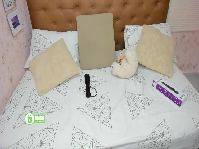 Live sex webcam photo for Evelyn__lee #270841442