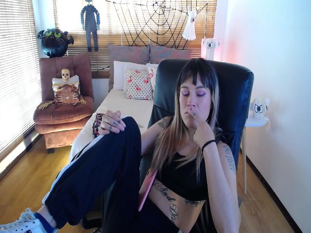 Live sex webcam photo for Kimjeniie #270840842