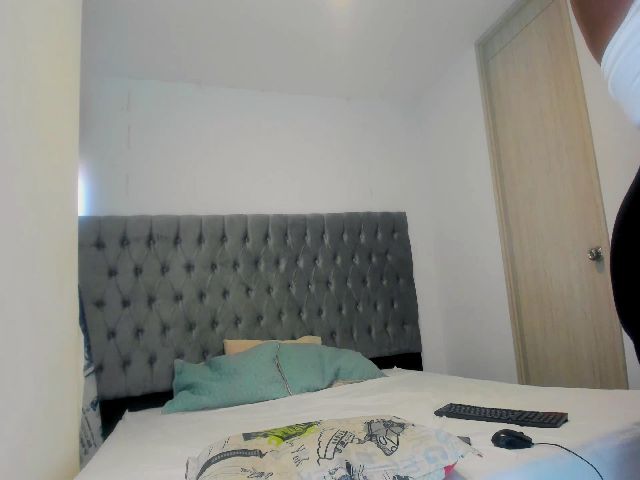 Live sex webcam photo for Afro__Goddess #270840776