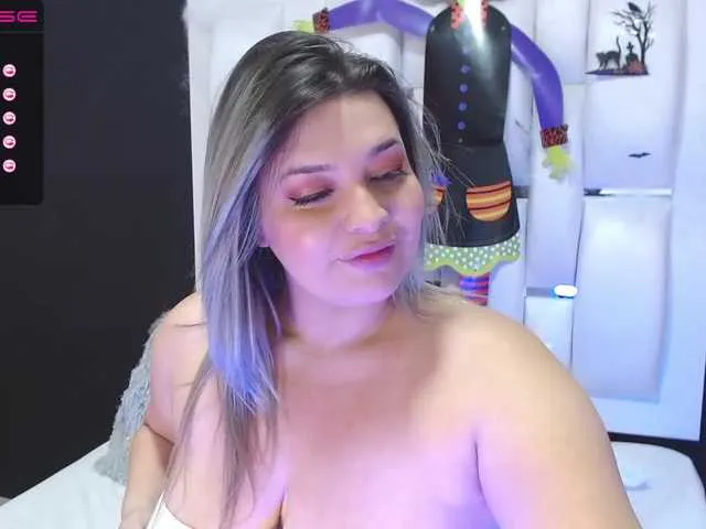 Live sex webcam photo for SaraReyes #270842591