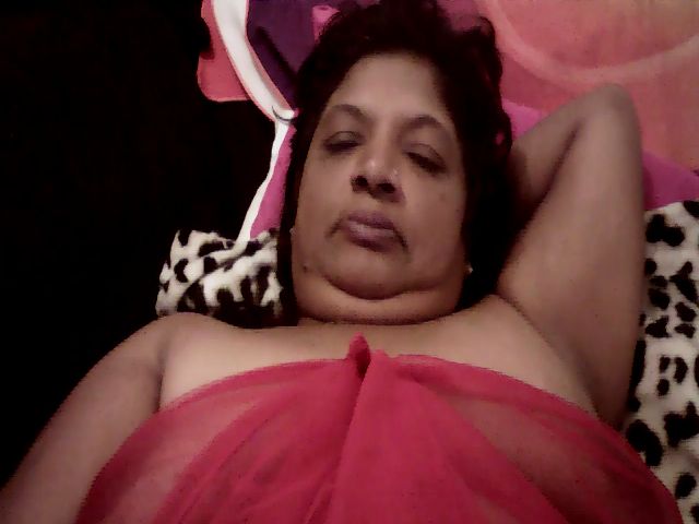 Live sex webcam photo for Indianbarbie3 #270830674