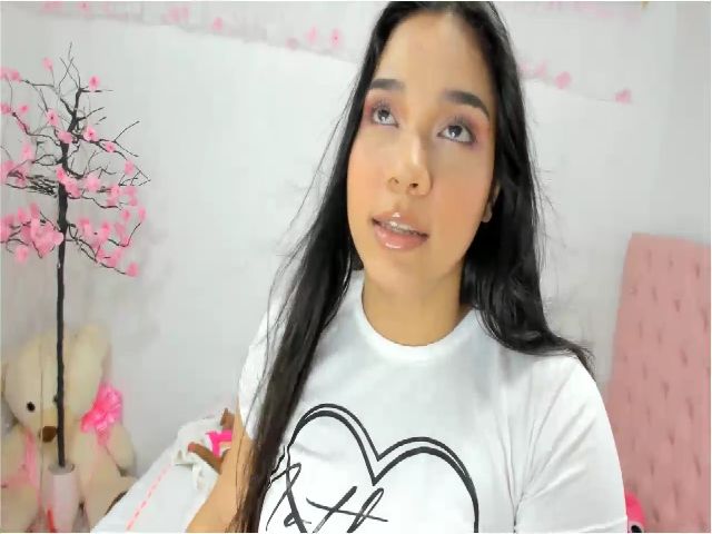 Live sex webcam photo for Roxyswt #270841675