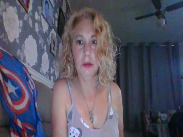 Live sex webcam photo for XxMommaKxX #270843917