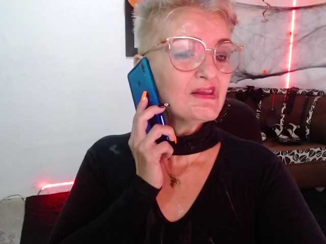 Live sex webcam photo for bety-cum2 #288017282