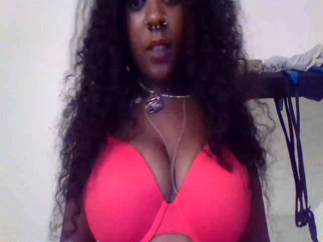 Live sex webcam photo for SexiiLexxii1 #270845036