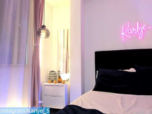 Live sex webcam photo for karlyee #270843188