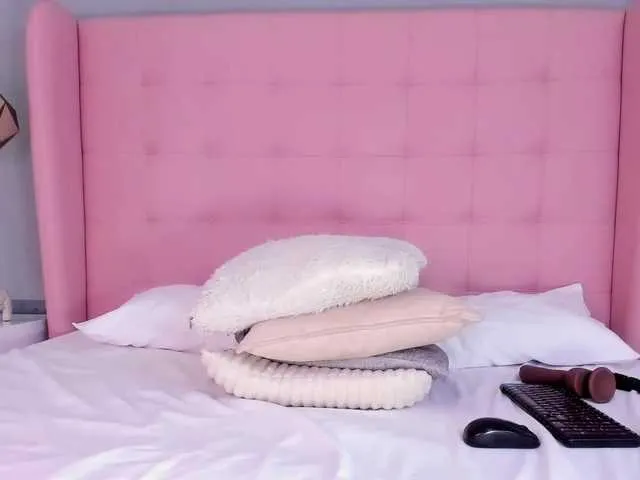 Live sex webcam photo for SussieLove #270841826