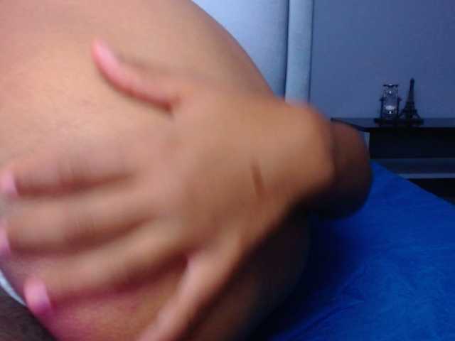 Live sex webcam photo for CorinaStone #270828588