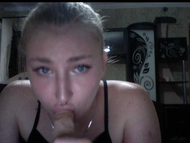 Live sex webcam photo for CrissXMoon #270842598