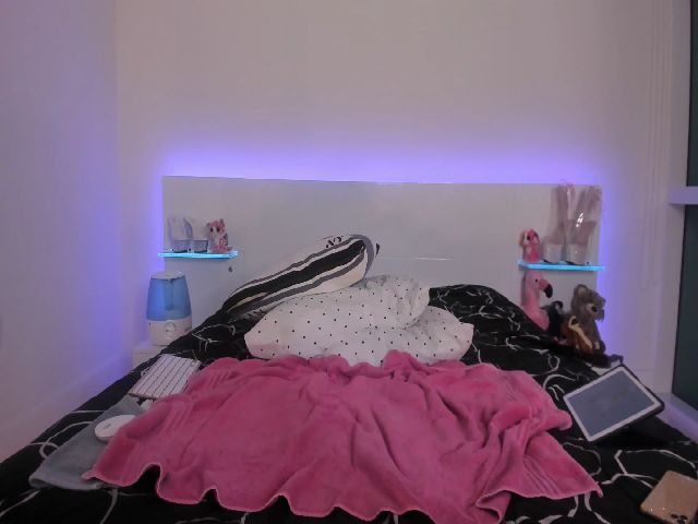 Live sex webcam photo for Yasmeen_xo #270835097