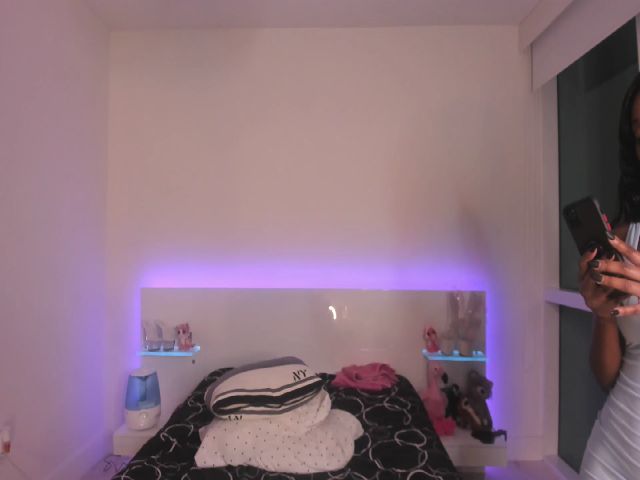 Live sex webcam photo for Yasmeen_xo #270846458