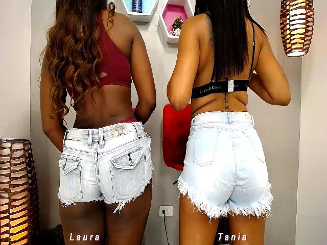 Live sex webcam photo for Lauraandtania #270836793