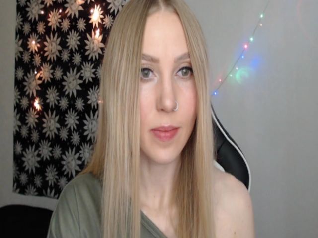 Live sex webcam photo for MagicElfie #270839590