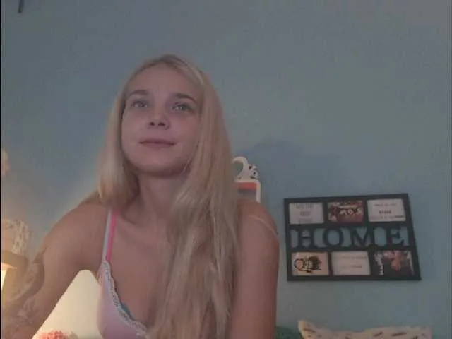Live sex webcam photo for AnnaHappy18 #270852608