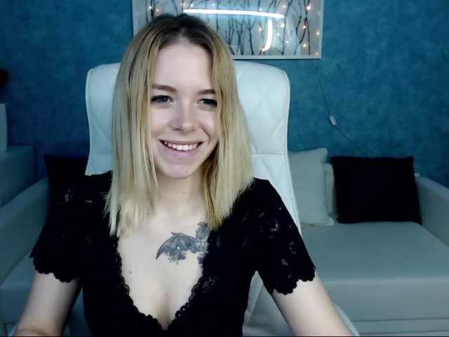 Live sex webcam photo for EmmaBryan #270856495