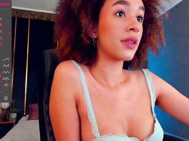 Live sex webcam photo for RaffaelaC #270852114