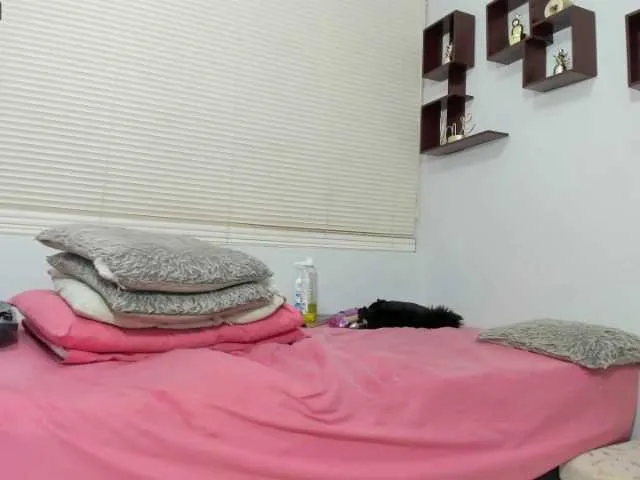 Live sex webcam photo for suggar-milf #270856125