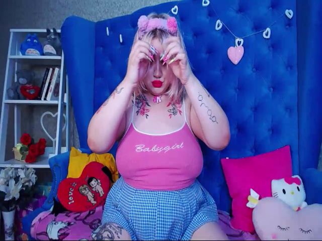 Live sex webcam photo for CurvyAlyce19 #270851229