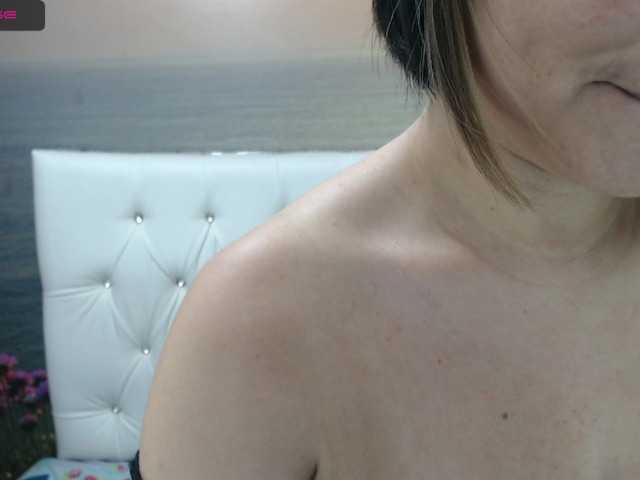 Live sex webcam photo for JuliaReeves #270862268