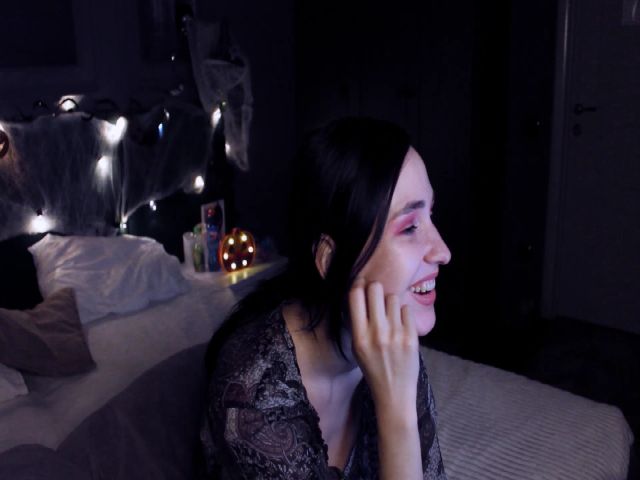 Live sex webcam photo for VictoriaLein #270849259