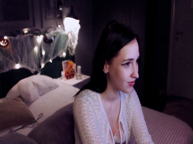 Live sex webcam photo for VictoriaLein #270865423
