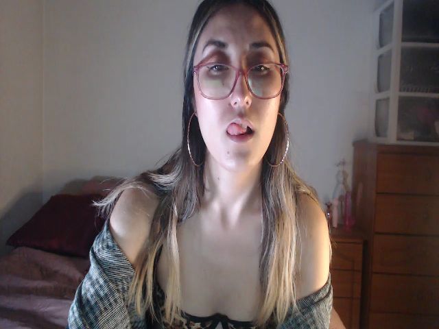 Live sex webcam photo for Ninimoon #270853933