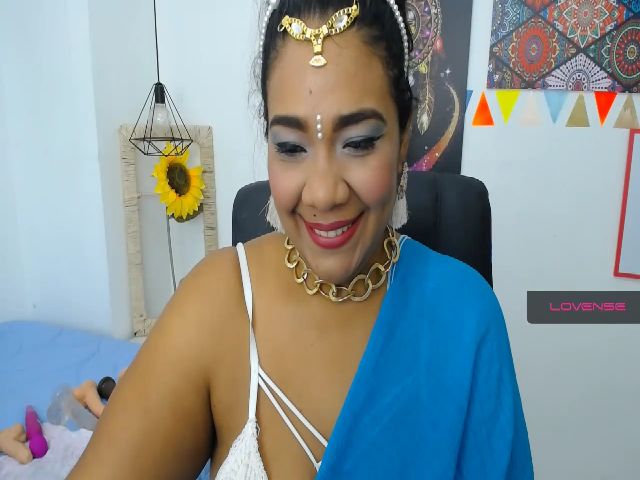 Live sex webcam photo for IndianMama #270857183