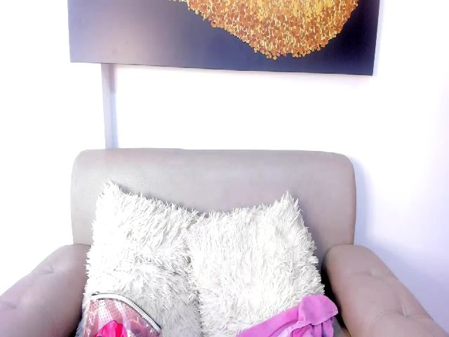 Live sex webcam photo for Roseann__ #270857099