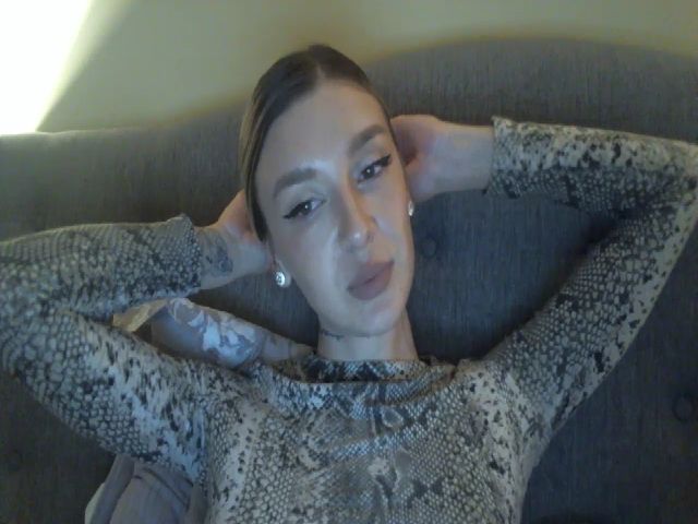 Live sex webcam photo for Renee_W #270859196