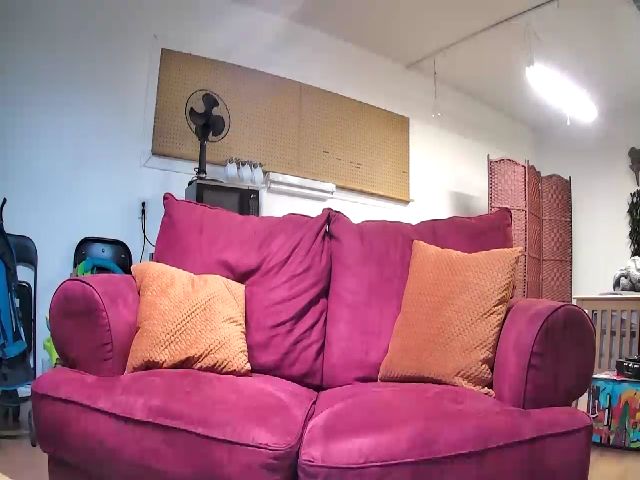 Live sex webcam photo for Sexylexi211 #270847556