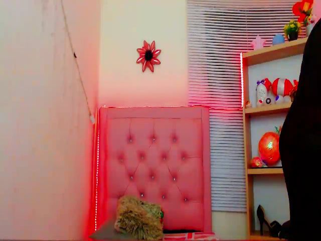 Live sex webcam photo for Laylaa_18 #270857288