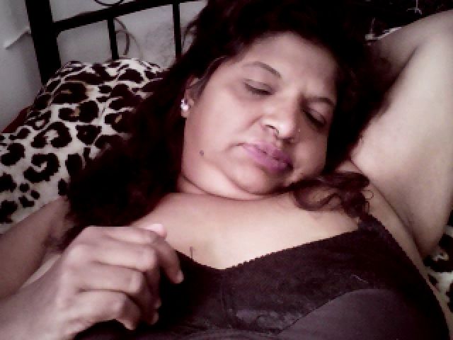 Live sex webcam photo for Indianbarbie3 #270854528