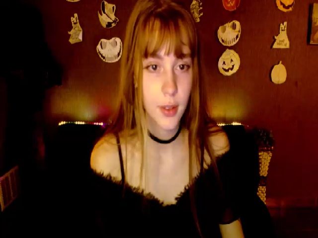 Live sex webcam photo for AngelinaW_ #270854609