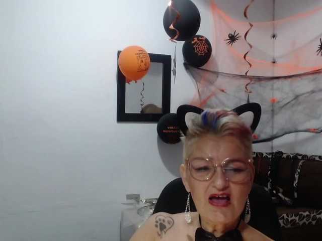 Live sex webcam photo for bety-cum2 #288017284