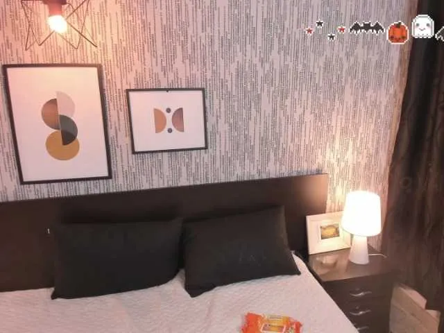 Live sex webcam photo for Karolain1 #270852309