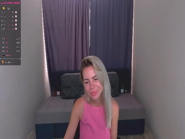 Live sex webcam photo for GraseeWin #270854194