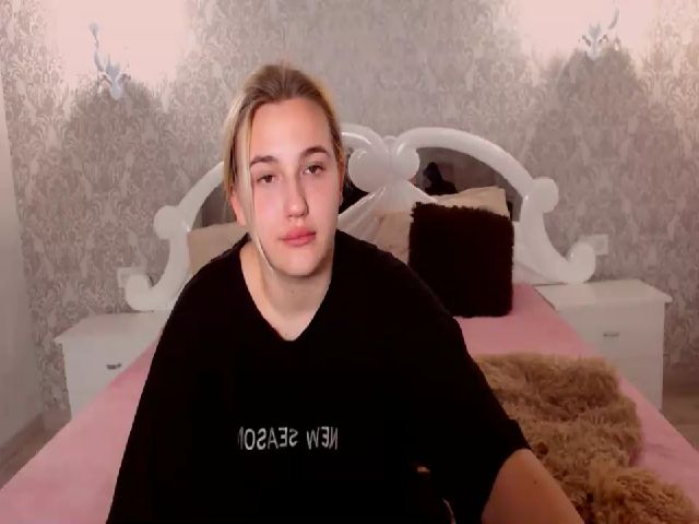 Live sex webcam photo for MariCollins #270850239
