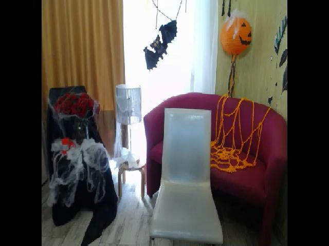 Live sex webcam photo for MiaRools #270854055