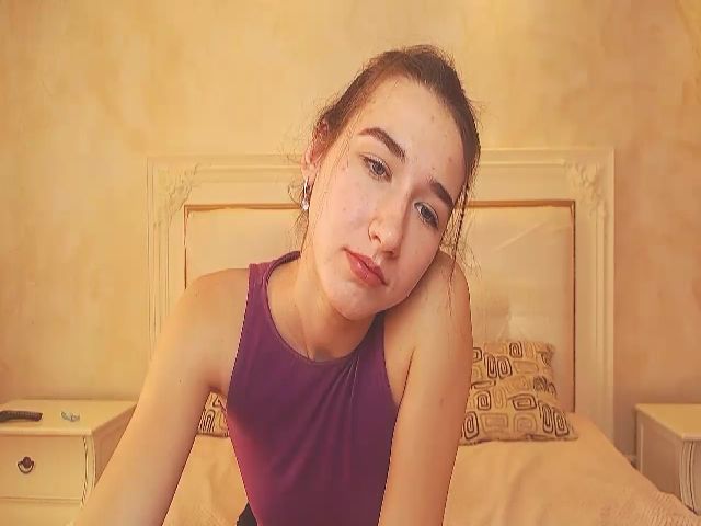 Live sex webcam photo for LovelyyDi #270851534