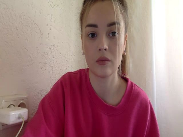 Live sex webcam photo for KinderDoll #270854488