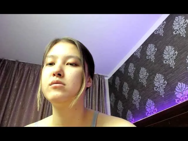 Live sex webcam photo for KayaLuan #270852669