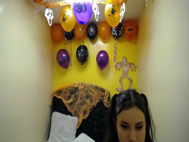 Live sex webcam photo for AmberCollins_ #270857950