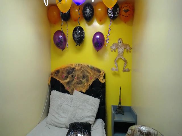 Live sex webcam photo for AmberCollins_ #270858313