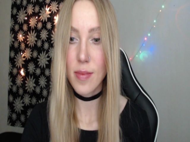 Live sex webcam photo for MagicElfie #270864147