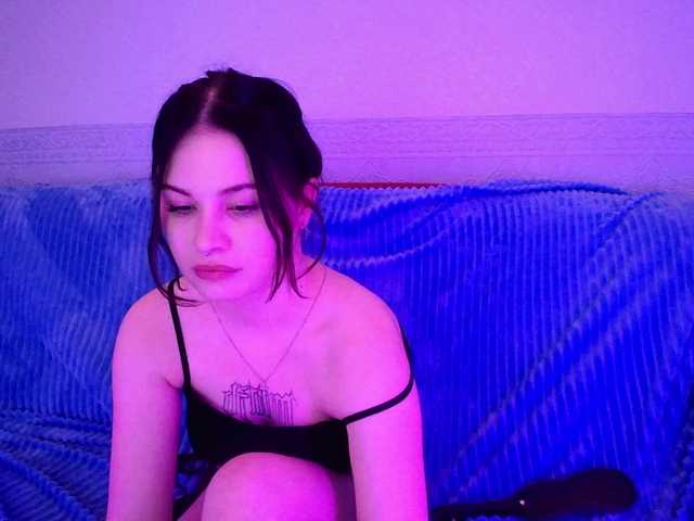 Live sex webcam photo for nikki-a #270861159