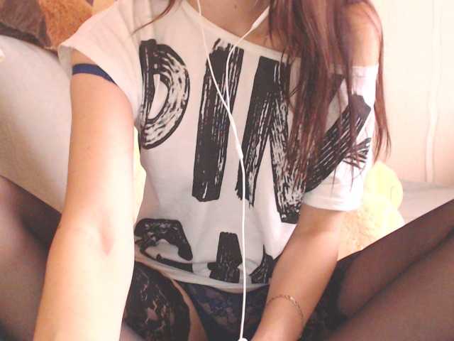 Live sex webcam photo for SexyQueen333 #270870849